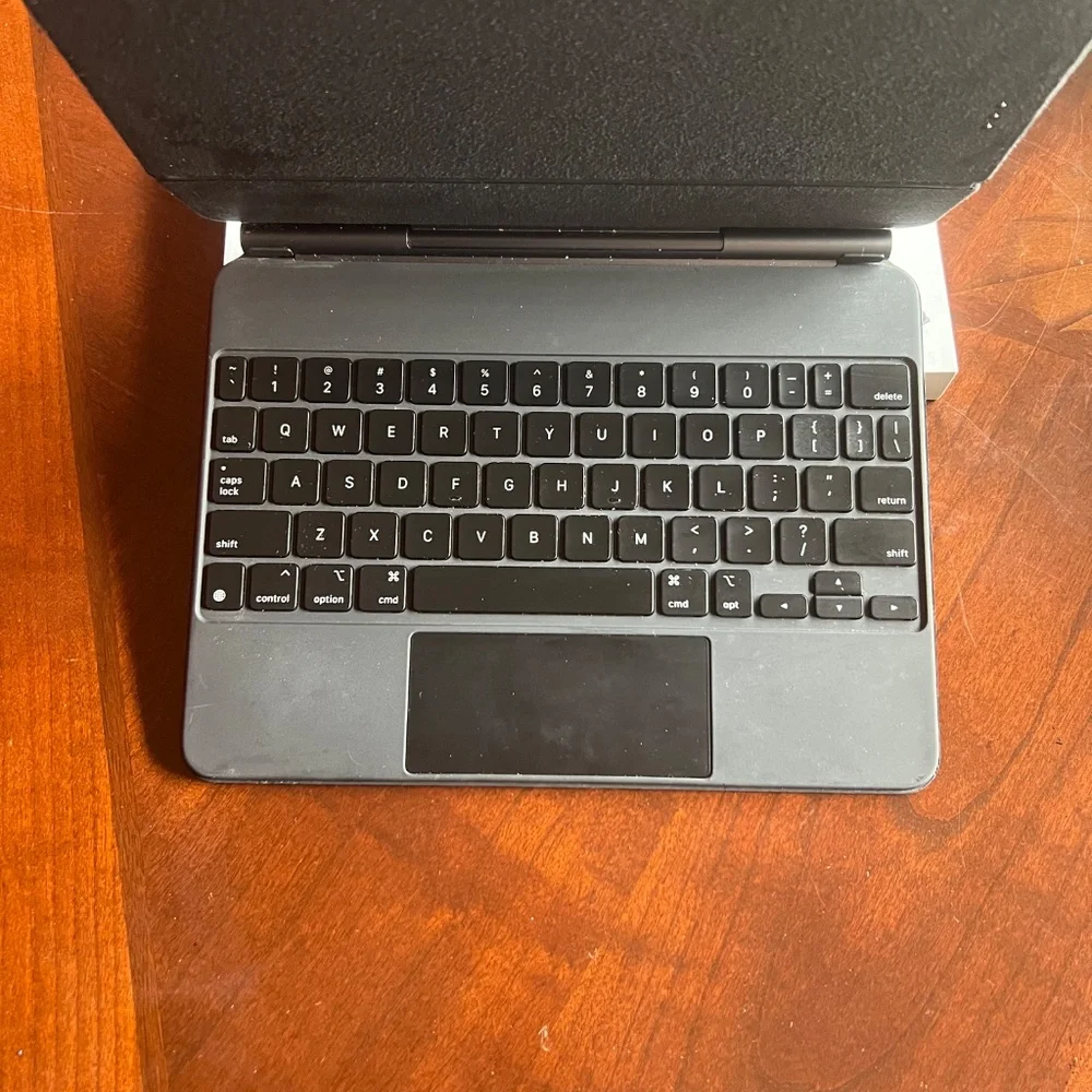 BUNDLE - EUC iPad Pro & Magic Keyboard